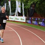 Reprezentant drużyny XEMI Team podczas biegu charytatywnego Plum Ekiden 2025