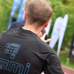 Reprezentant drużyny XEMI Team podczas biegu charytatywnego Plum Ekiden 2025