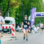Reprezentantka drużyny XEMI Team podczas biegu charytatywnego Plum Ekiden 2025