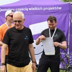 Wręczenie upominków przez Zarząd Merinosoft drużynom XEMI Team biegającym w sztafecie charytatywnej Plum Ekiden 2025