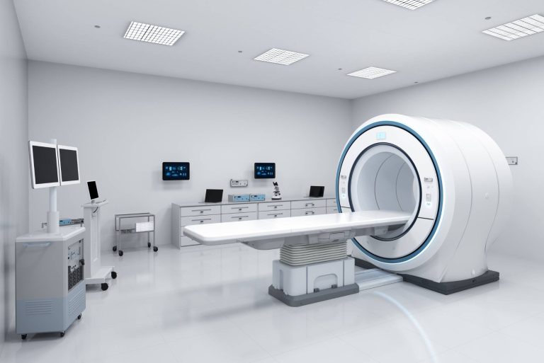Nowoczesna pracownia diagnostyczna wyposażona w zaawansowane urządzenia medyczne. Grafika przedstawia znaczenie profesjonalnego serwisu sprzętu medycznego, przeglądów technicznych aparatury oraz cyfrowego zarządzania zgłoszeniami i dokumentacją serwisową.